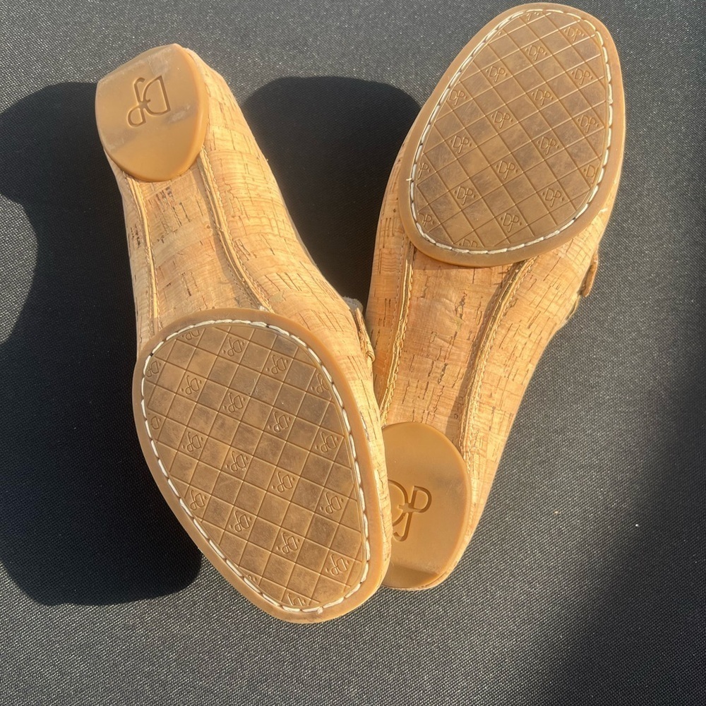 Donald  Pliner Women’s 9.5 Cork Mules - Picture 4 of 6